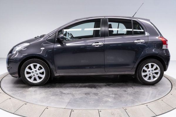 Toyota Yaris - Image 2