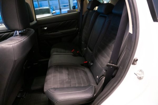 Mitsubishi Outlander - Image 2
