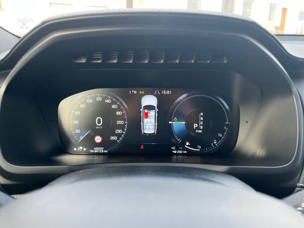 Volvo XC90 - Image 11