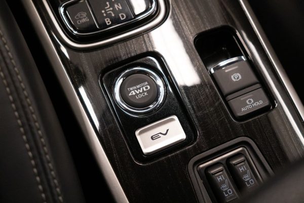 Mitsubishi Outlander - Image 8