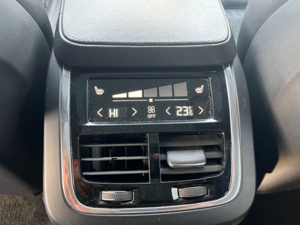 Volvo XC90 - Image 13