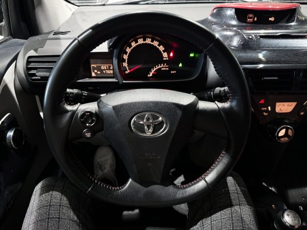 Toyota IQ - Image 12