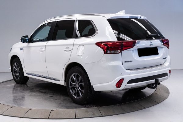 Mitsubishi Outlander - Image 10