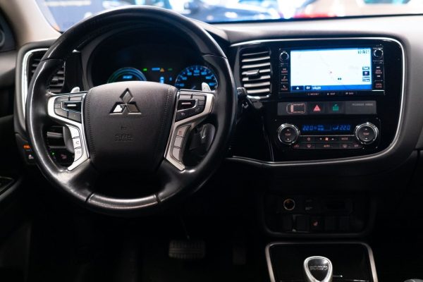 Mitsubishi Outlander - Image 11
