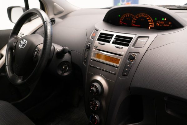 Toyota Yaris - Image 9