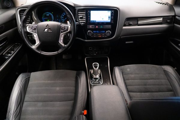 Mitsubishi Outlander - Image 15