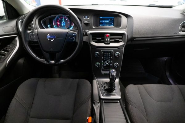 Volvo V40 - Image 17