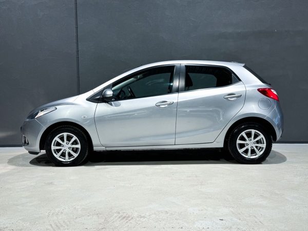 Mazda 2 - Image 11