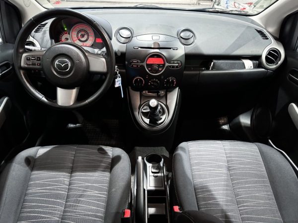 Mazda 2 - Image 12