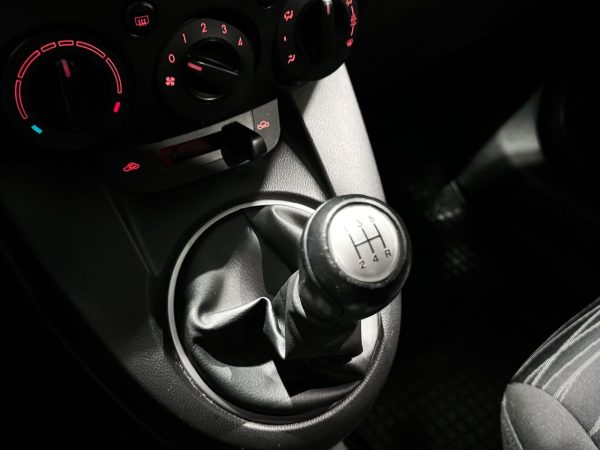 Mazda 2 - Image 13