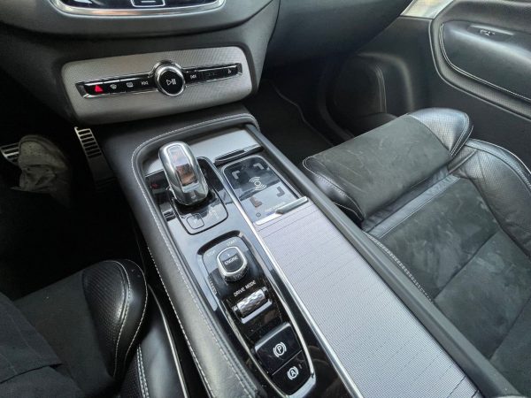 Volvo XC90 - Image 19