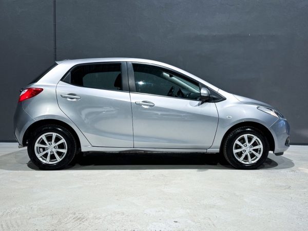 Mazda 2 - Image 16