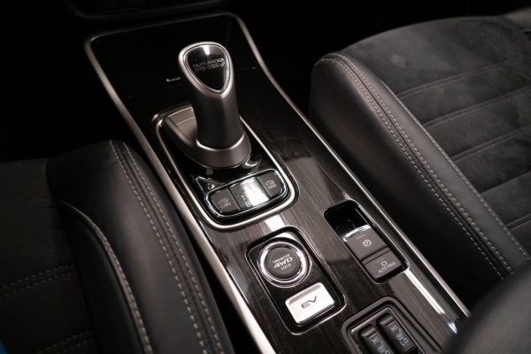 Mitsubishi Outlander - Image 19