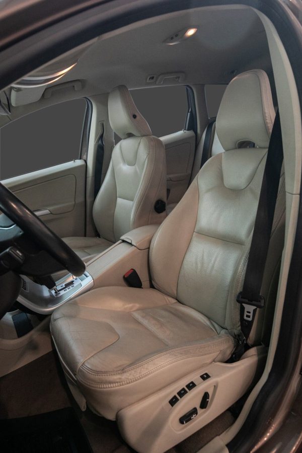 Volvo XC60 - Image 18