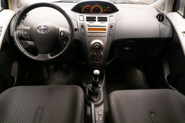 Toyota Yaris - Image 17