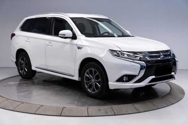Mitsubishi Outlander - Image 25