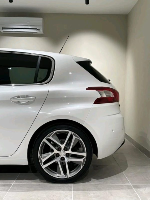 Peugeot 308 - Image 4