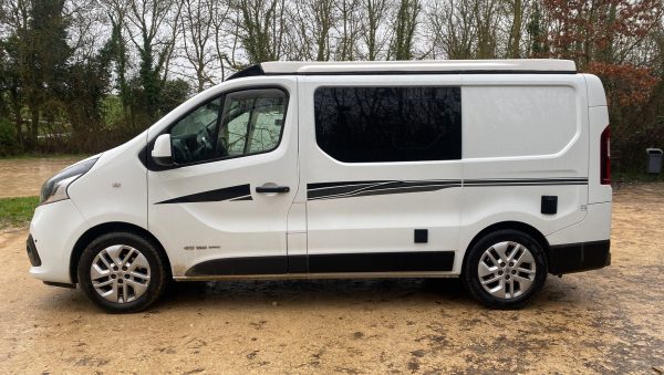 RENAULT TRAFIC - Image 22